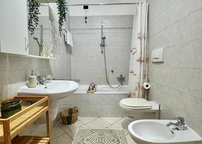 Casa Lagobello, Piscina E Relax Sul Maggiore شقة